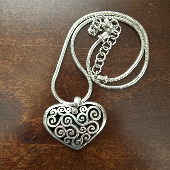 Beautiful Brighton open heart pendant and silver tone necklace. Great condition! - Picture 9 of 9